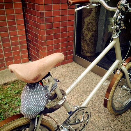 ゲリラ豪雨に負けない！自転車通勤をさらに快適にする、便利なふろしきの使い方。