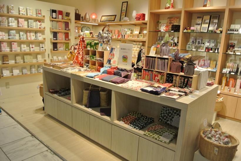 風呂敷をメインで展開するタイミング・夏の売場編~売れるディスプレイ~