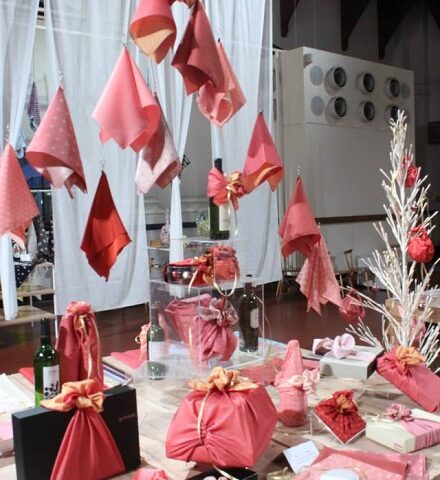 「ふろしき」で目を引く！売れる！クリスマスディスプレイ★好評です！