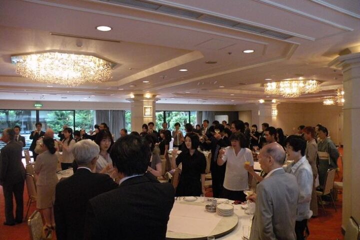 毎月の朝礼で、生演奏をバックに歌っています♪～ちょっと変わった山田繊維の会社紹介vol.1～