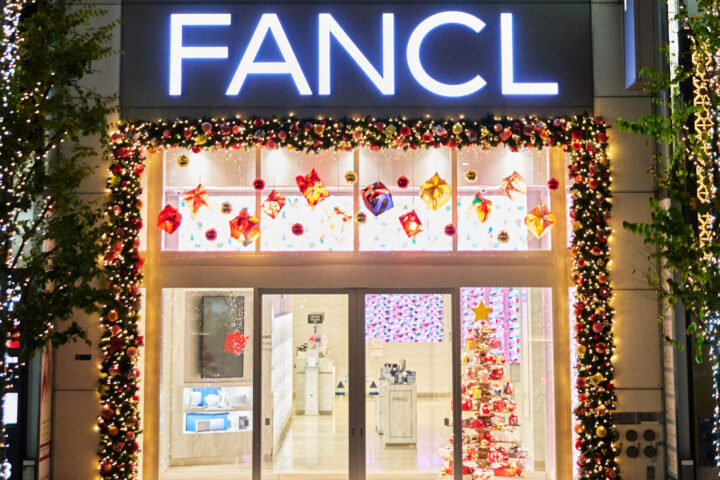 ファンケル銀座スクエアのクリスマスディスプレイに活用