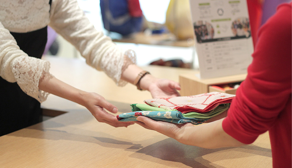 「RE.FUROSHIKI」むす美店舗で通年回収をスタート